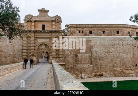 Mdina, Malta: Mdina Gate, auch bekannt als Haupttor oder Vilhena Gate. Es ist das Haupttor in die befestigte Altstadt, die 1724 im Barockstil erbaut wurde. Stockfoto