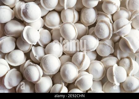 Gefrorene Knödel-Muster, Hintergrund, Textur. Gegossene Knödel aus der Nähe Stockfoto