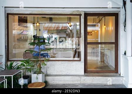 Außenfassade Design und Front Store Dekoration von lokalen Kaffee Bar und Bäckerei Stockfoto