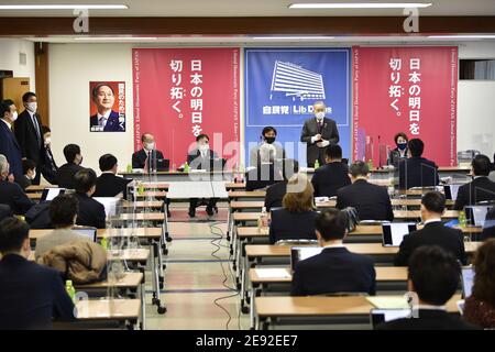 Tokio, Japan. Februar 2021. Tokio 2020 Präsident Yoshiro Mori (TOP, 2nd R) hält am 2. Februar 2021 eine Rede zu Beginn eines Treffens über die Vorbereitung der Olympischen und Paralympischen Spiele in Tokio im Hauptquartier der Liberaldemokratischen Partei (LDP). Quelle: POOL/ZUMA Wire/Alamy Live News Stockfoto