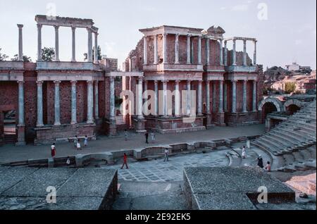 Ruinen einer römischen Kolonie Emerita Augusta in Merida, Badajoz, Spanien. Theater. Archivscan von einem Dia. Oktober 1979. Stockfoto