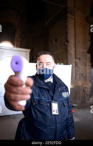 Riapertura del Colosseo dopo chiusura a causa del coronavirus Stockfoto