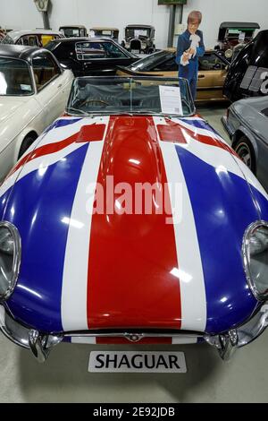 1967 Jaguar E-Type 4,2 in nachempfangener Union-Flagge Shaguar Lackierung aus dem Film Austin Powers im Nelson Classic Car Museum, South Island, Neuseeland. Stockfoto