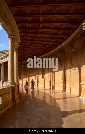 Tourismus im pandemischen Zeitalter, Palast Karl V. (Palacio de Carlos V), Alhambra, Granada, Spanien Stockfoto