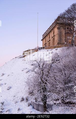 Nottingham Castle bedeckt mit einer frischen Schneeschicht, Nottingham City Nottinghamshire England Großbritannien Stockfoto