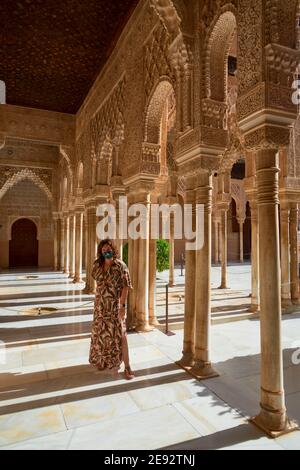 Tourismus in der Alhambra bei COVID-19 Alter Stockfoto