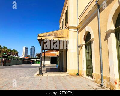 TEL AVIV, ISRAEL - 23. JUNI 2018: Überblick über die Schienen im alten Bahnhof in Tel Aviv, Israel Stockfoto