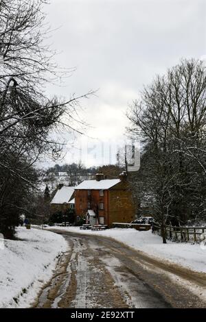 Peartree Inn Hook Norton Village mit Schneefall Stockfoto