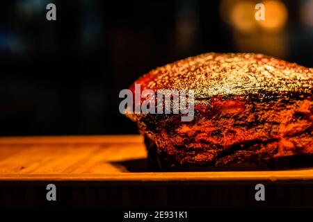 Gegrillte Spare Ribs vom Grill mit pommes frites Stockfoto