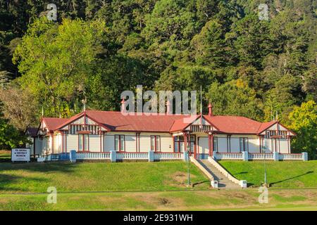 Das Te Aroha and District Museum, Te Aroha, Neuseeland. Das Museum befindet sich im alten Cadman Bathhouse Gebäude (1898) Stockfoto