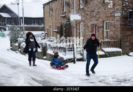 Chipping, Preston, Lancashire, Großbritannien. Februar 2021. Ein unerwarteter schwerer Schneefall in Chipping, in der Nähe von Preston, Lancashire. Kredit: John Eveson/Alamy Live Nachrichten Stockfoto