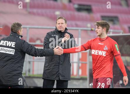 Finale Jubilation K, Trainer Markus GISDOL (K) klatscht, r. Jan THIELMANN (K) Fußball 1. Bundesliga, 19. Spieltag, FC Köln (K) - Arminia Bielefeld (BI), am 31. Januar 2021 in Köln. ¬ Verwendung weltweit Stockfoto