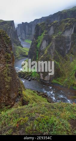 Reise nach Island. Wunderschöne Landschaft. Berühmte Fjadrargljufur Schlucht. Stockfoto