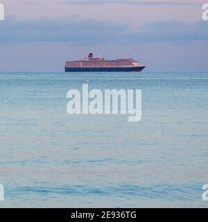 Cunard's Queen Victoria, vor Anker in Weymouth Bay während der Pandemie Covid-19 Bilddatum Dienstag, 1. September 2020. Bild von Christopher Ison. Stockfoto