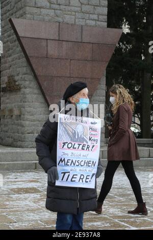 Im Bild : Frau Nischwitz, Oberbürgermeister Octavian Ursu beim Tag des Gedenkens an die Opfer des Nationalsozialismus/ International Holocaust Remembr Stockfoto