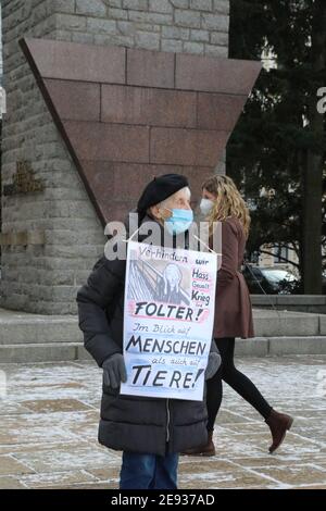 Im Bild : Frau Nischwitz, Oberbürgermeister Octavian Ursu beim Tag des Gedenkens an die Opfer des Nationalsozialismus/ International Holocaust Remembr Stockfoto