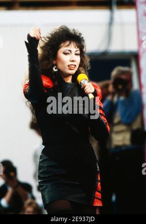 Jennifer Rush, amerikanische Sängerin, bei einem Auftritt, Deutschland um 1992. Stockfoto