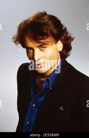 Giovanni di Lorenzo, deutsch italienischer Journalist und Fernsehmoderator, beim Fotoshooting in Hamburg, Deutschland um 1997. Stockfoto