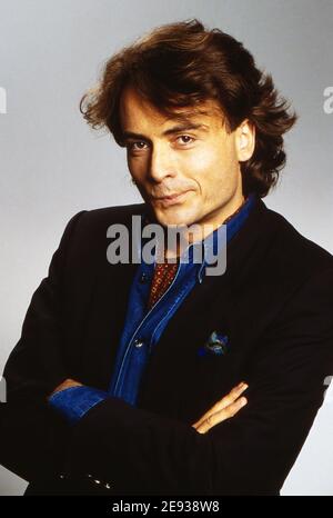 Giovanni di Lorenzo, deutsch italienischer Journalist und Fernsehmoderator, beim Fotoshooting in Hamburg, Deutschland um 1997. Stockfoto