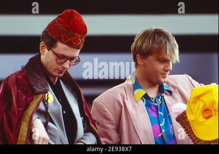 Hape Kerkeling, deutscher Komiker und Fernsehmoderator, auf der Bühne bei einer Open-Air-Veranstaltung, Deutschland 1991. Stockfoto