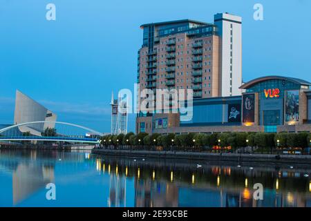 Großbritannien, England, Greater Manchester, Manchester, Salford, Blick auf die Salford Quays, Blick auf das Imperial war Museum North, Media City foo Stockfoto