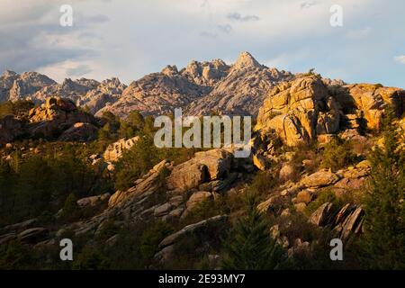 Al fondo El Yelmo, La Pedriza, Parque Regional Cuenca Alta del Manzanares, Madrid Stockfoto