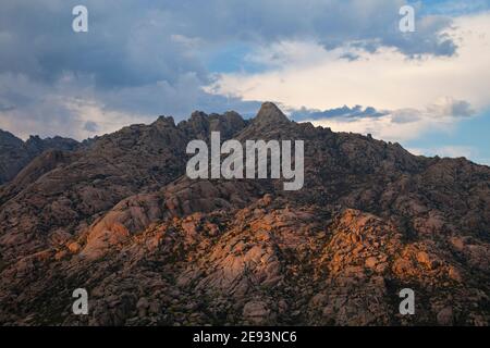 Al fondo El Yelmo, La Pedriza, Parque Regional Cuenca Alta del Manzanares, Madrid Stockfoto