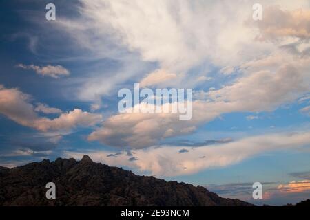 Al fondo El Yelmo, La Pedriza, Parque Regional Cuenca Alta del Manzanares, Madrid Stockfoto