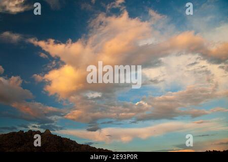 Al fondo El Yelmo, La Pedriza, Parque Regional Cuenca Alta del Manzanares, Madrid Stockfoto