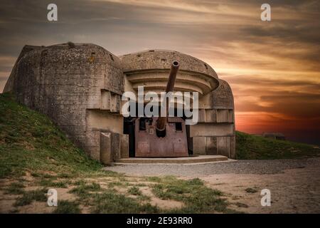 Atlantik Wand Beton Deutschen Weltkrieg zwei 2 Geschützenplazierung Befestigung Bunker Batterie in Longues-sur-mer in der Normandie Gold Beach Frankreich Bleibt Stockfoto