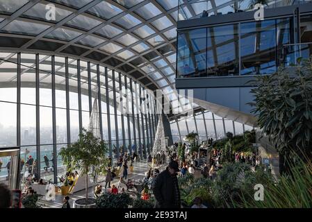 LONDON, GROSSBRITANNIEN - 26. Dez 2019: The Sky Garden, eine kostenlose öffentliche Galerie, die sich auf der 20 Fenchurch Street befindet, auch bekannt als T Stockfoto