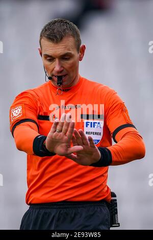 BRÜGGE, BELGIEN - JANUAR 31: Schiedsrichter Nicolas Laforge beim Pro League Spiel zwischen Club Brugge und Standard Luik im Jan Breydel Stadion am Janu Stockfoto