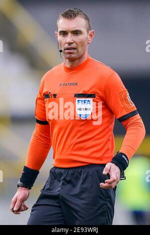 BRÜGGE, BELGIEN - JANUAR 31: Schiedsrichter Nicolas Laforge beim Pro League Spiel zwischen Club Brugge und Standard Luik im Jan Breydel Stadion am Janu Stockfoto