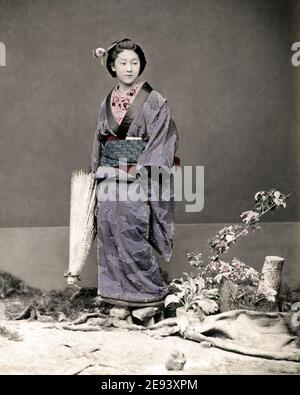 Foto aus dem späten 19. Jahrhundert - Geisha mit Regenschirm Japan Stockfoto