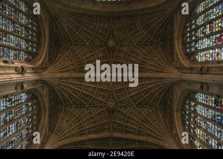 Gewölbte Decke der King's College Chapel in Cambridge, England, Großbritannien. Stockfoto