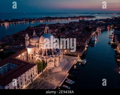 Canal Grande und Basilika Santa Maria della Salute, Venedig, Italien. Drohne Luftaufnahme Venedig Italien Stockfoto