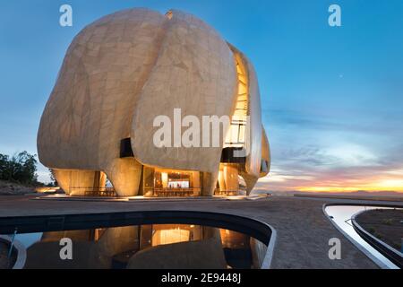 Santiago, Region Metropolitana, Chile - der acht Bahá’í Tempel der Welt und der erste in Südamerika, am Fuße des Stockfoto