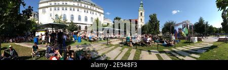 Budapest Freiluftfußballspiel LIVE beobachten, Ungarn. Stockfoto