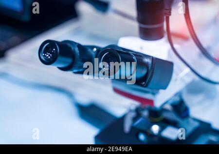 Industrielles elektronisches hochproduktives optisches Stereomikroskop Stockfoto