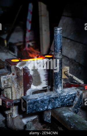 Thermisches (exothermes) Schienenschweißen innerhalb eines U-Bahn-Tunnelprojekts Stockfoto