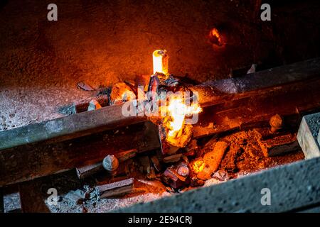 Thermisches (exothermes) Schienenschweißen innerhalb eines U-Bahn-Tunnelprojekts Stockfoto