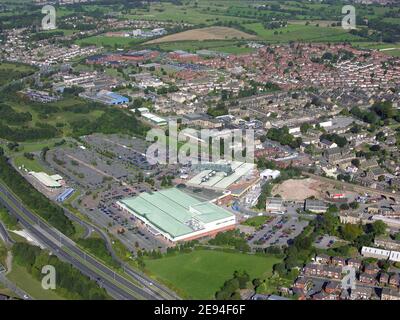 Luftaufnahme des Einkaufszentrums Owlcotes in Stanningley, Pudsey, Leeds Stockfoto