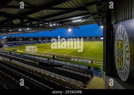 2. Februar 2021; St Mirren Park, Paisley, Renfrewshire, Schottland; Scottish Premiership Football, St Mirren gegen Hibernian; starker Regen im St Mirren Park vor dem Anpfiff Stockfoto