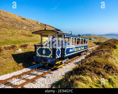 Cable betriebene Touristenbahn auf dem Gipfel des Great Orme auf der Great Orme Tramway in Llandudno Conwy North Wales, die 1902 eröffnet wurde. Stockfoto