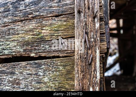 Nahaufnahme von Details einer alten Holzscheune. Stockfoto