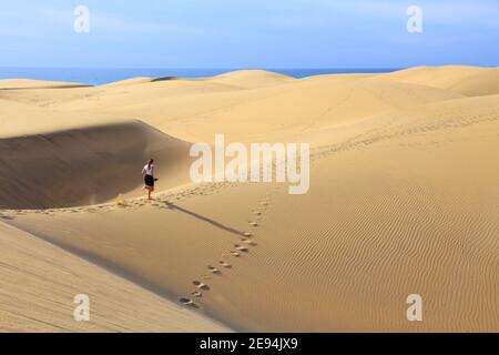 Touristische Besuche Gran Canaria Dünen - Maspalomas sand Wüstenlandschaft. Stockfoto