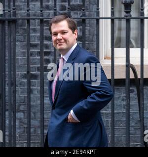 London, Großbritannien. Februar 2021. Robert Jenrick, Minister für Wohnungswesen, Kommunen und Kommunalverwaltung verlässt 10 Downing Street, London. Kredit: Ian Davidson/Alamy Live Nachrichten Stockfoto