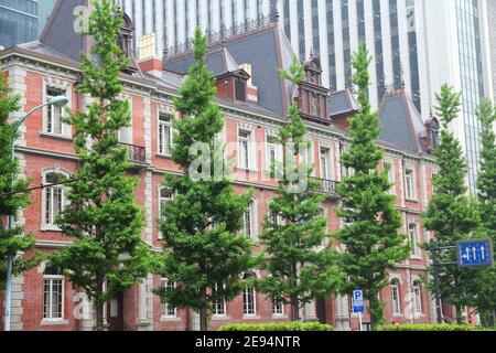 Tokio, JAPAN - 9. MAI 2012: Mitsubishi Ichigokan Museum im Bezirk Marunouchi, Tokio. Das Kunstmuseum im Queen-Anne-Stil wurde 2010 eröffnet. Stockfoto