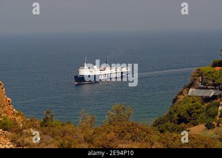 SAOS Fähre PANAGIA SOUMELA (Ex-DAME VON MANN) nähert sich dem Hafen VON SKOPELOS, GRIECHENLAND Stockfoto