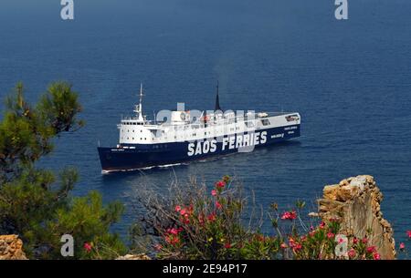 SAOS Fähre PANAGIA SOUMELA (Ex-DAME VON MANN) nähert sich dem Hafen VON SKOPELOS, GRIECHENLAND Stockfoto